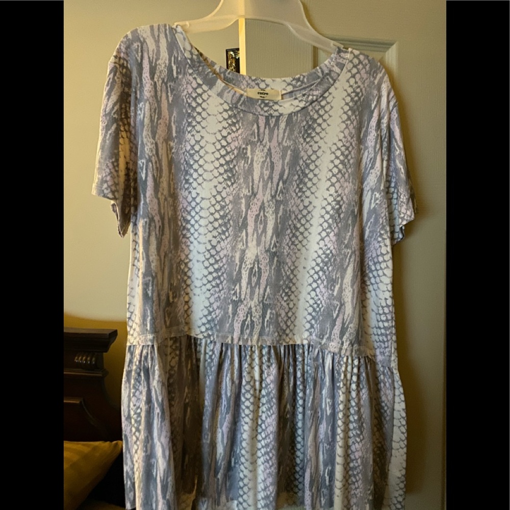 Entro Lavender, Grey and White shirt